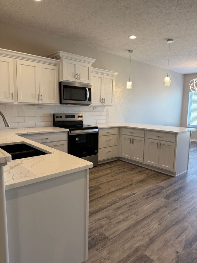 Foto del edificio - Brand New Spacious 2 bed/2.5 bath townhome...