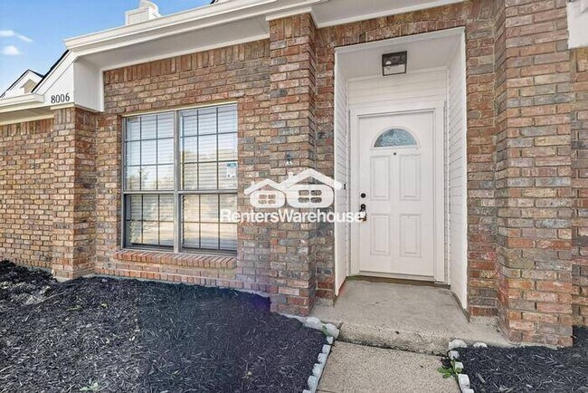 Foto del edificio - Completely Refreshed Rowlett Home