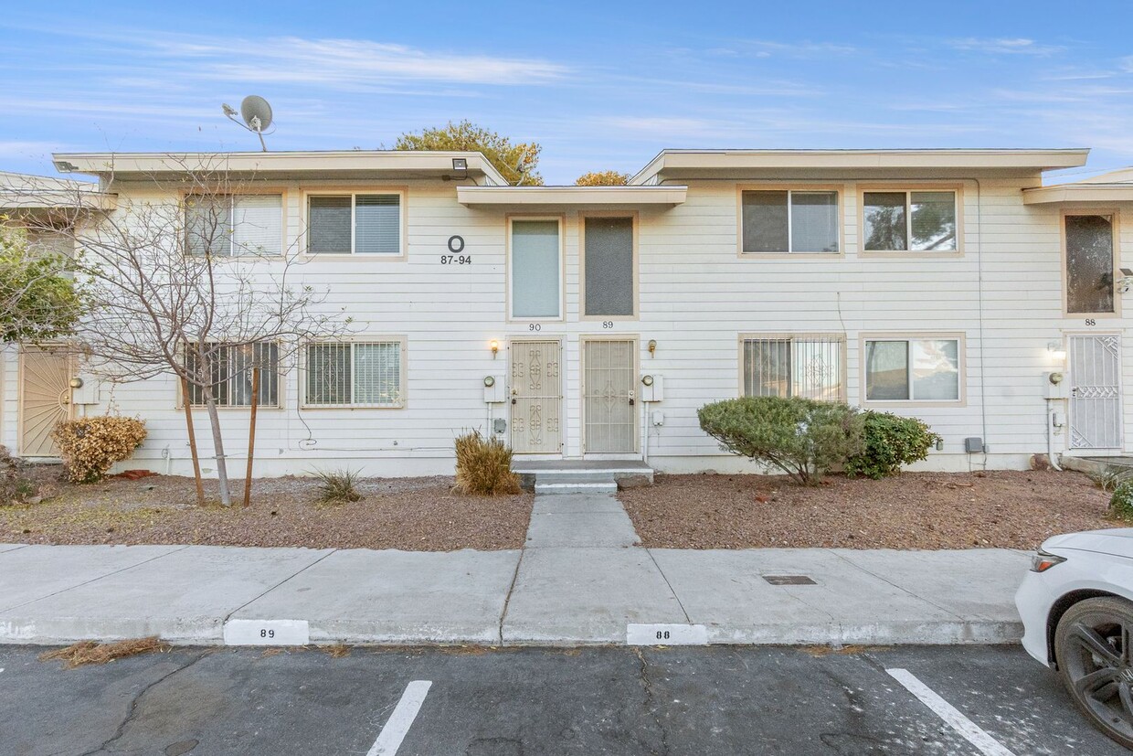 Primary Photo - BEAUTIFUL Townhome! 1 Bedroom 1 Bathroom w...