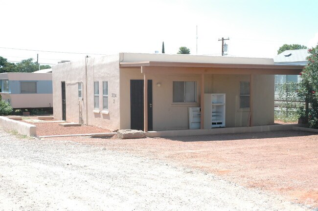 Foto del edificio - 3334-3342 E Benson Hwy