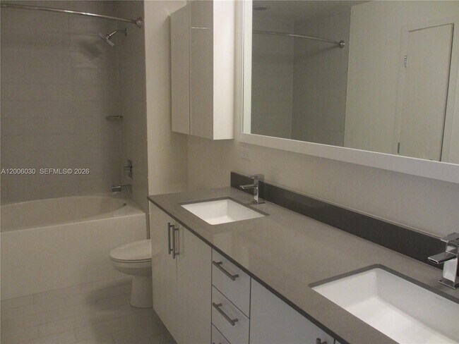 Foto del edificio - 999 SW 1st Ave