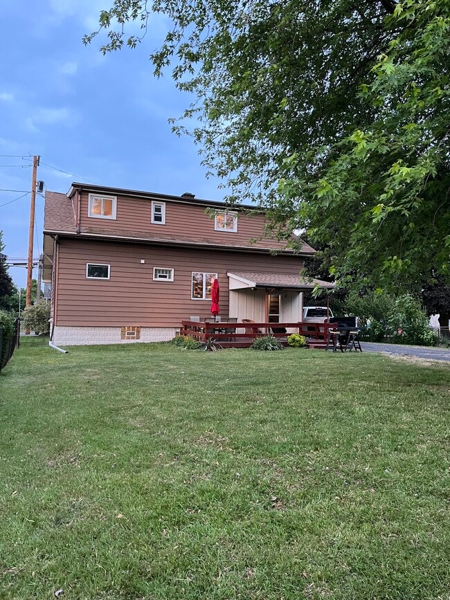 there is a share(1 spot) garage - 164 Helen St
