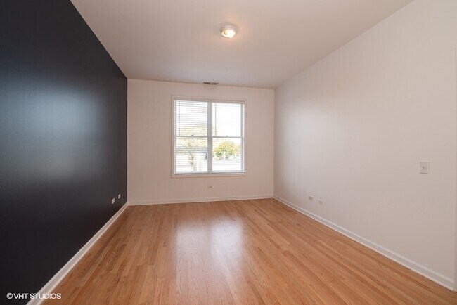 Foto del edificio - 2040 W Belmont Ave