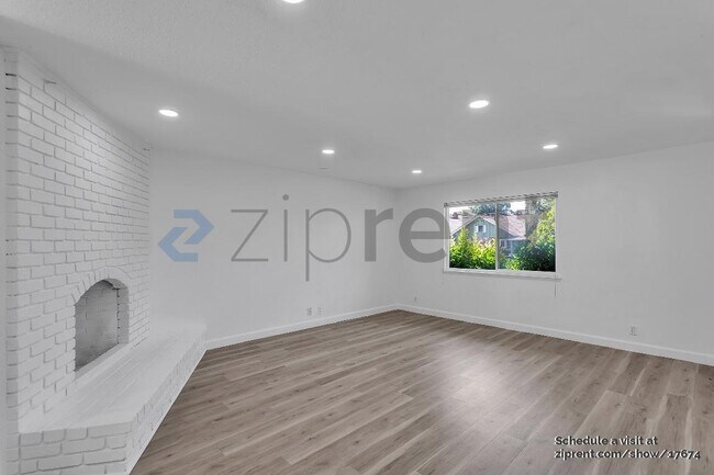 Building Photo - Unit