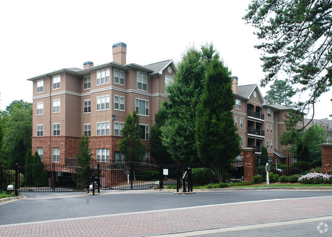 Building Photo - Carlyle Ridge