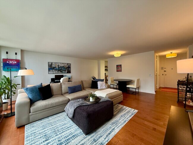 Foto del edificio - 900 N Lake Shore Dr
