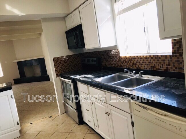 Foto del edificio - 7742 E Tanque Verde Ln