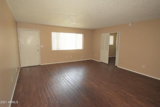 Building Photo - 8124 N 33rd Dr