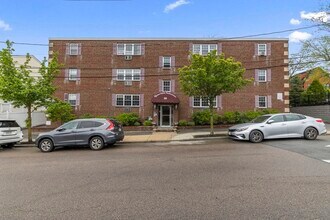 Building Photo - 59 Bynner St