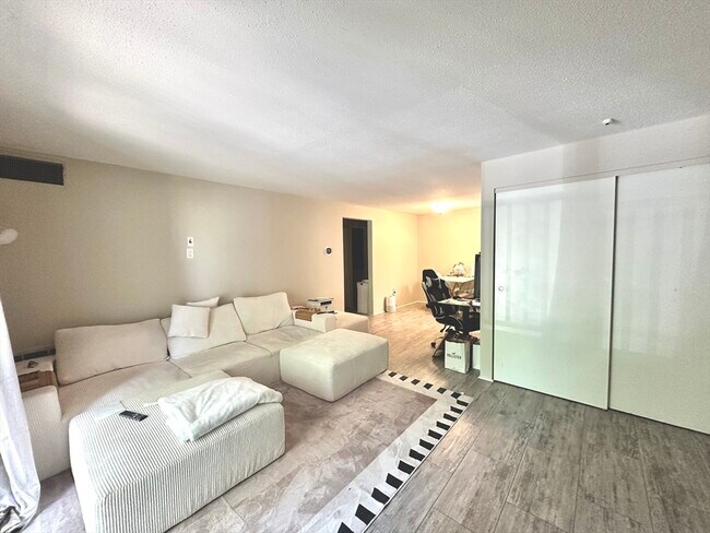 Foto del edificio - 52 Silver Hill Ln