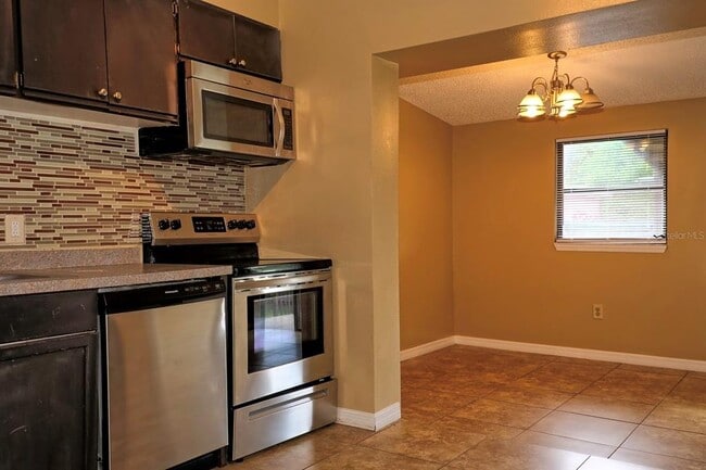 Building Photo - 882 Prim Dr