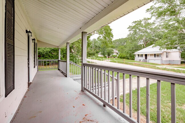 Building Photo - REDUCED!