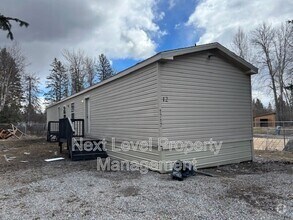 Building Photo - 111 S Cedar Dr