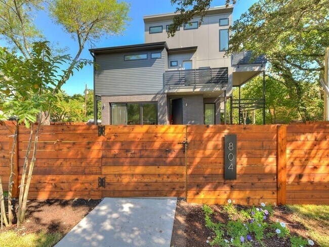 Foto del edificio - 804 Terrell Hill Dr