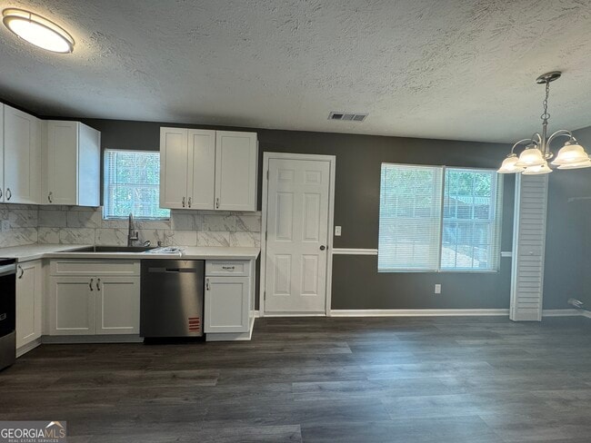 Building Photo - 330 Crestfield Cir