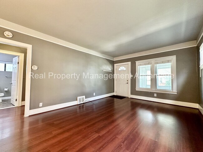 Building Photo - 340 E. Cambourne.