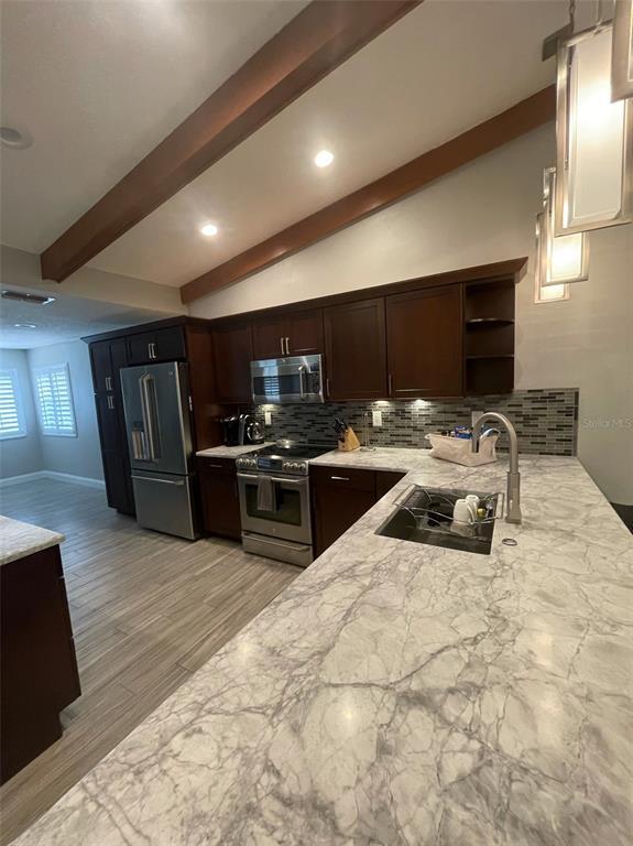 Foto del edificio - 1450 Mahogany Ln