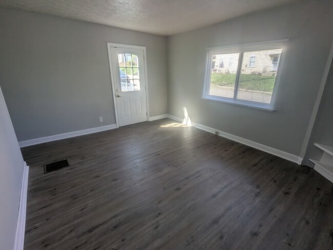 Photo - 4618 Sullivan Ave Apartment