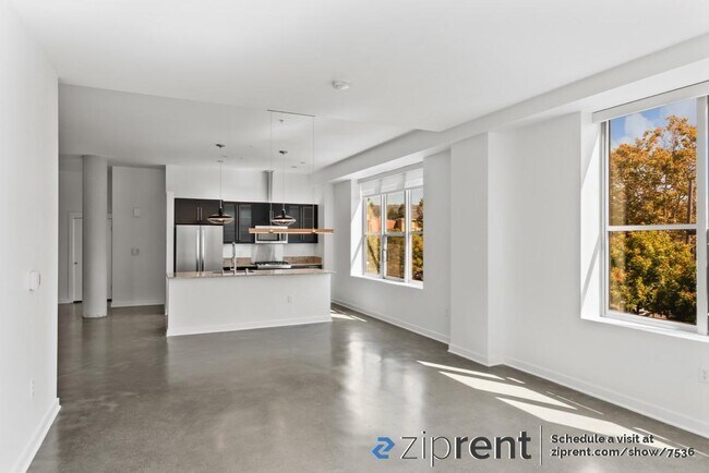 Building Photo - 1001 46th St