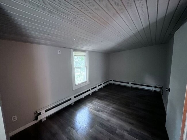 Building Photo - 164 Parsells Ave