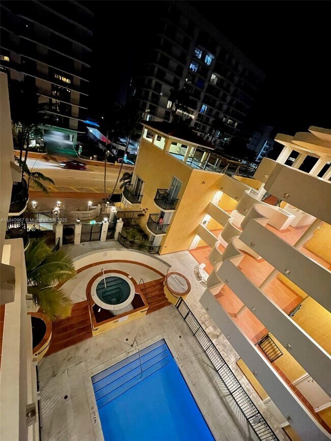 Foto del edificio - 8888 Collins Ave