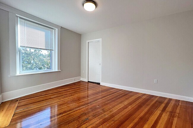 Foto del edificio - No Fee! Avl now! Renovated 3BR in downtown Beverly w/AC, laundry!