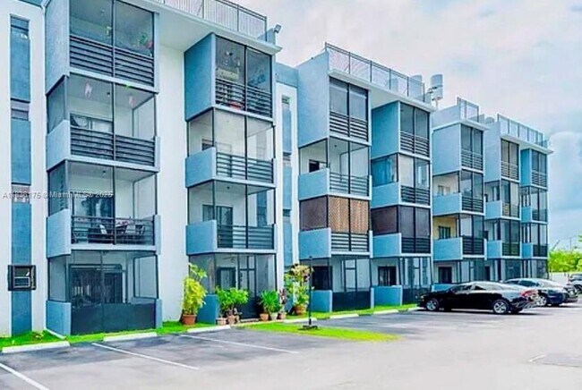 Foto del edificio - 13500 NE 3rd Ct
