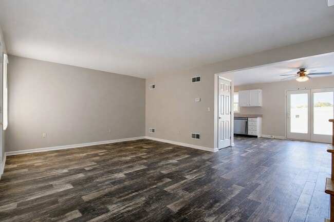 Building Photo - 27 Penny Ln