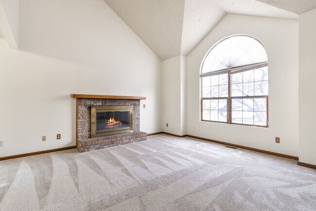 Foto del edificio - Updated 4 bedroom Convenient Location