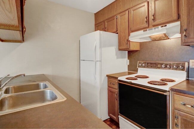 Galley Kitchen - 329 N 17th St