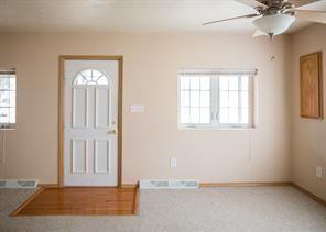Building Photo - 660 Elm Way