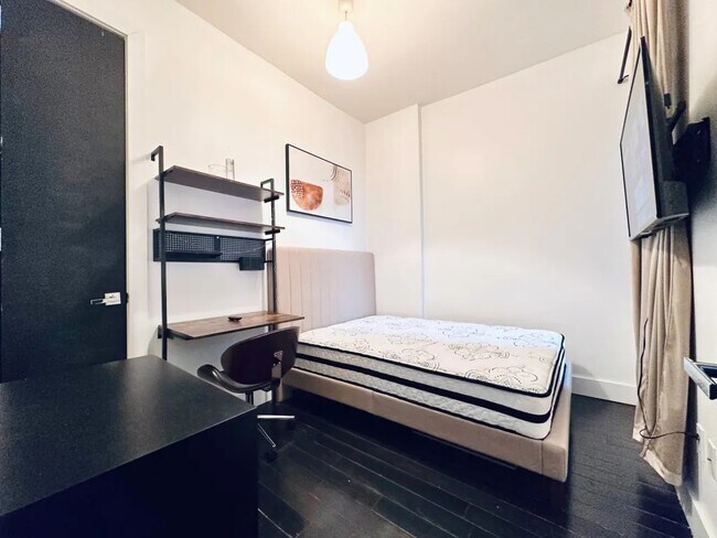 Foto del edificio - Furnished room/NOT APARTMENT