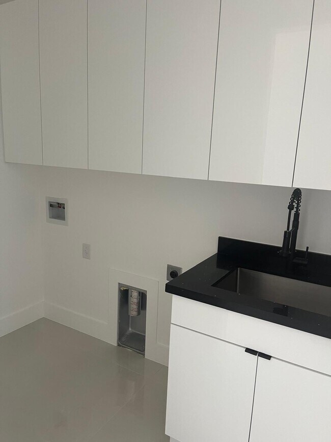 Foto del edificio - 3412 NW 8th Terrace