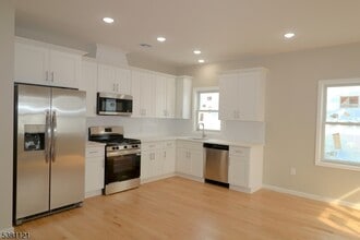 Building Photo - 385 Lafayette St