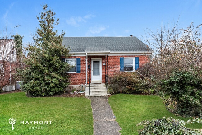 Building Photo - 5907 Winthrope Ave