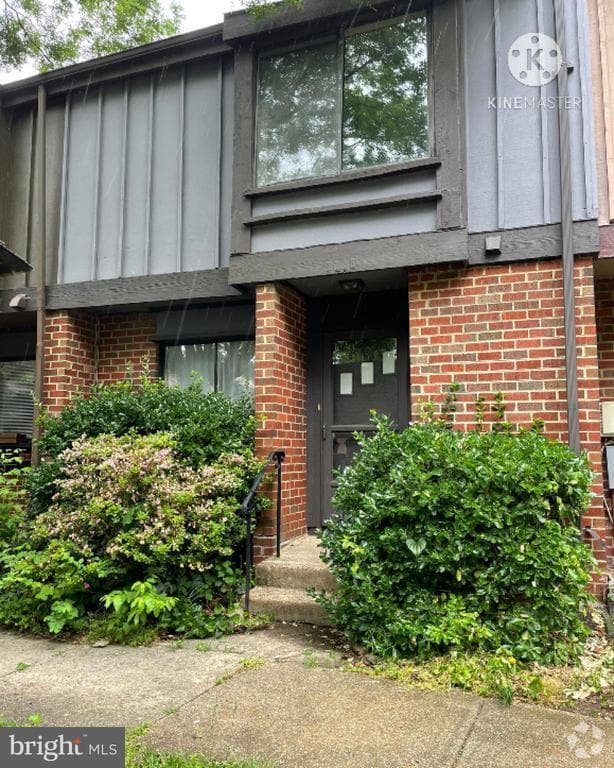 Building Photo - 20235 Laurel Hill Way