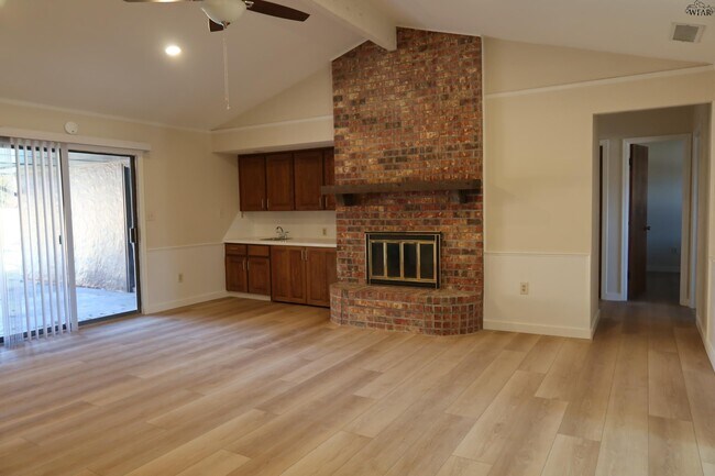 Foto del edificio - 4819 Royal Oak St