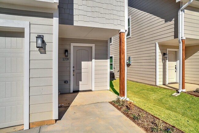 Foto del edificio - 2739 W Washington St