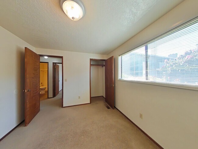 Foto del edificio - SPRING SPECIAL ~ $575 OFF FIRST MONTH RENT