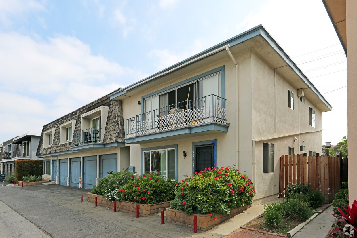Building Photo - 21682 Brookhurst St
