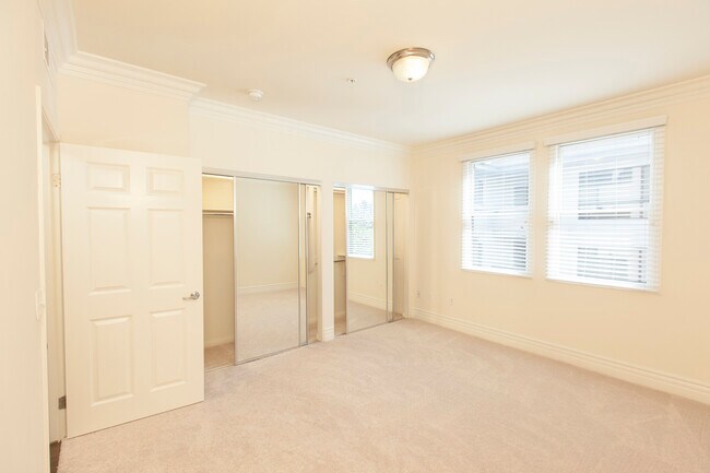 Foto del edificio - 10355 Riverside Dr