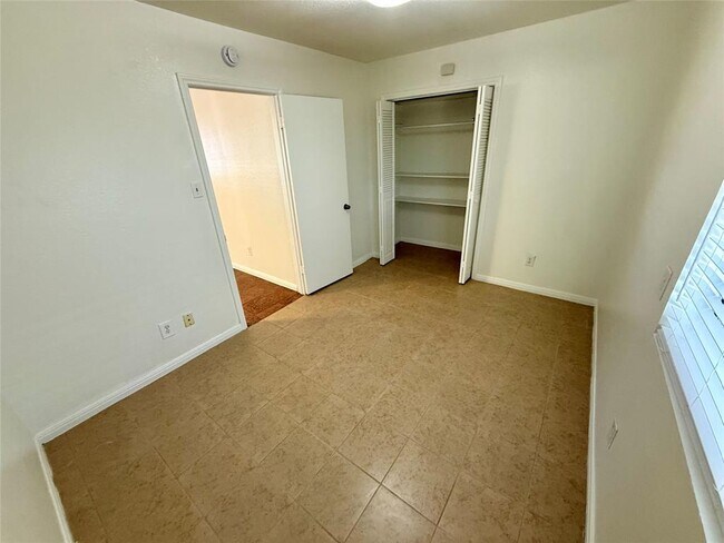 Foto del edificio - 1400 Justin Ln