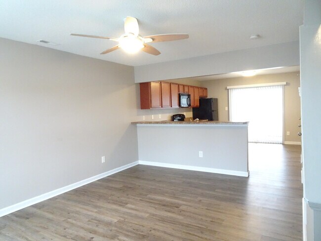 Building Photo - 4001 Grandeur Ave