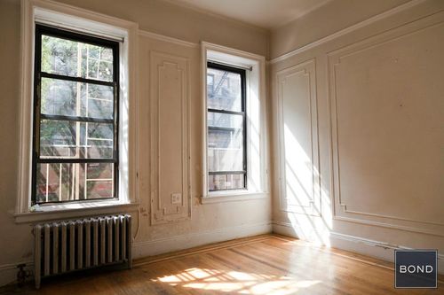 Building Photo - 75 E 7th St