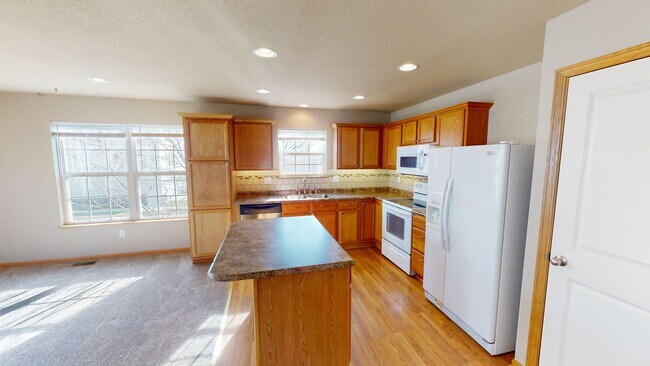 Foto del edificio - 2 Bedroom Townhome Available October 13th,...