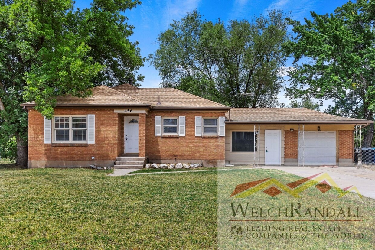 Primary Photo - Riverdale Single Family Home 4 bedroom.