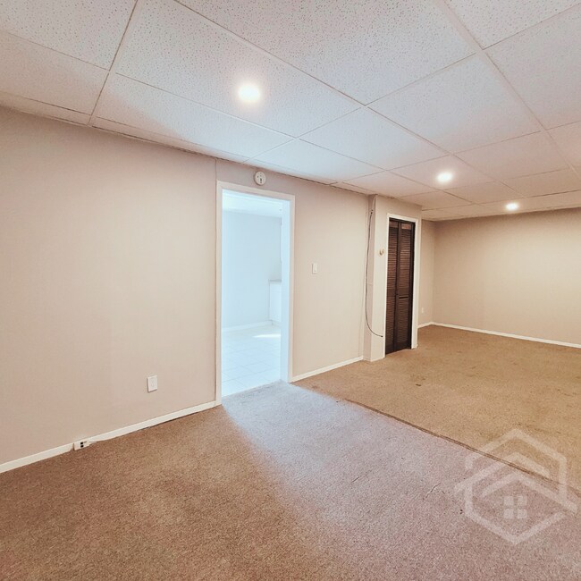Photo du bâtiment - 2-Bedroom Apartment in the Heart of Woodstock!
