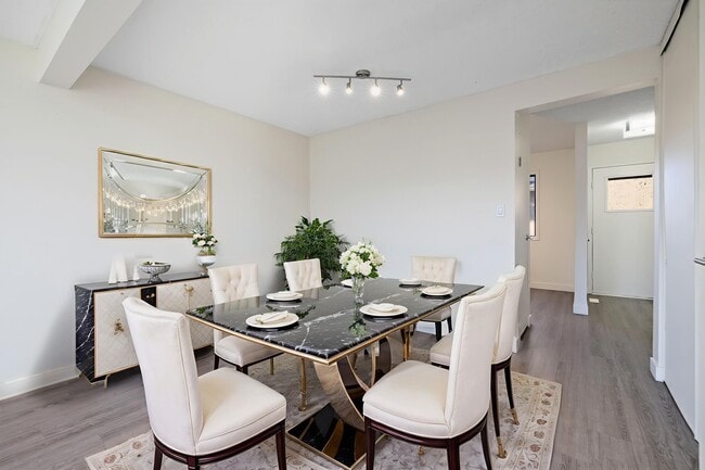 Building Photo - Point West Townhouses