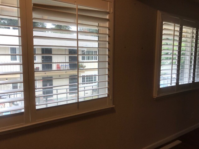 Building Photo - 1138 Carlsbad Dr