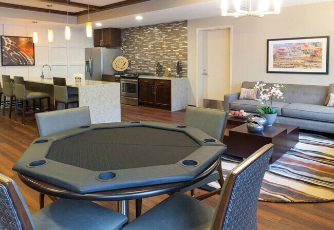 Foto del edificio - 256 N Addison Ave